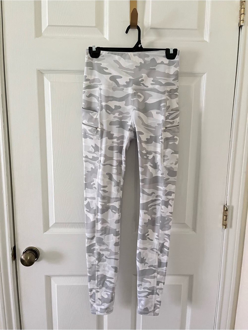 Ododos White & Light Gray Camo Leggings
